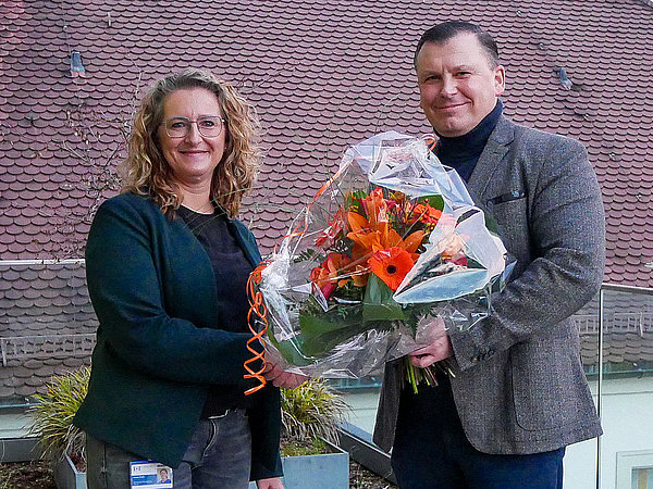 Sonja Kurtz mit Personaldirektor Oliver Butsch